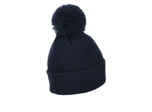 Snow PomPom Beanie NAV SR Klassisk lue med stor dusk 